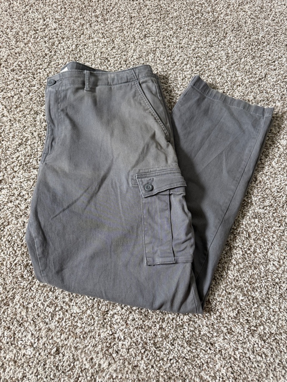 🌿Amazon Essentials Men's Cargo Pants in Light Wash Grey